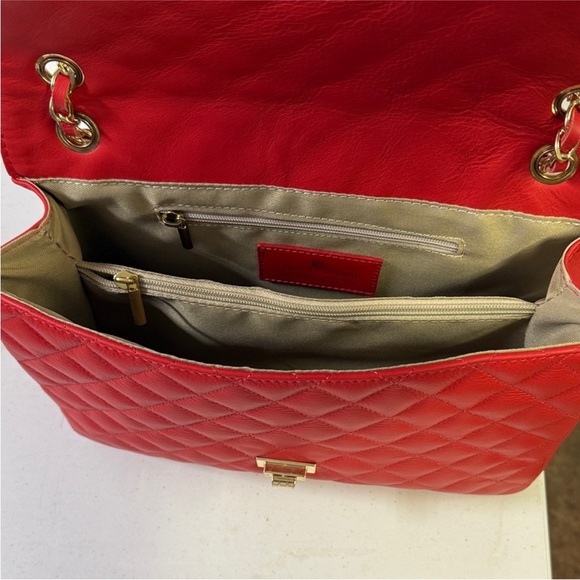 Chiarra Ferretti Italian leather Chic Red Quilted Shoulder Bag with Chain Strap - Picture 3 of 7